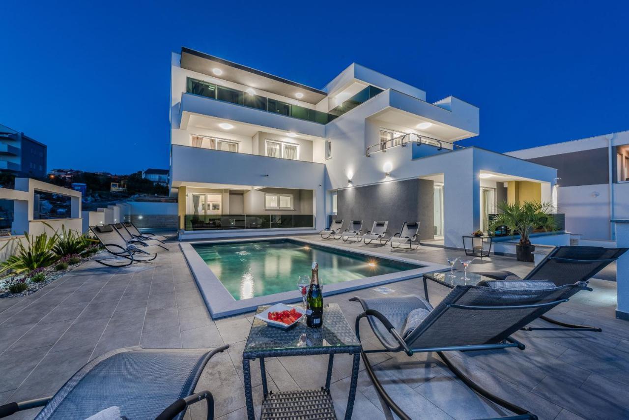 Villa Magnifica Apartments With Pool Novalja Buitenkant foto