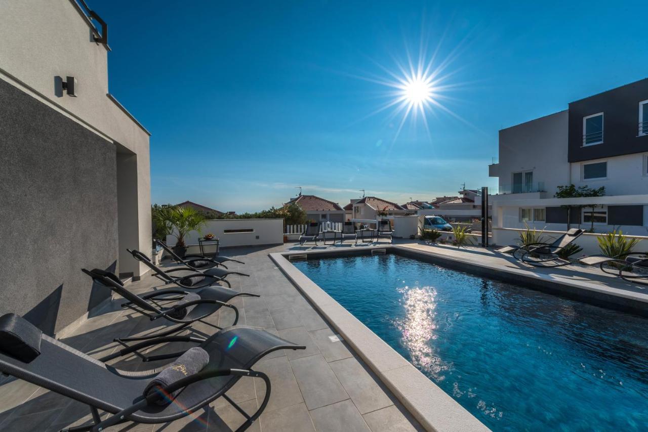 Villa Magnifica Apartments With Pool Novalja Buitenkant foto