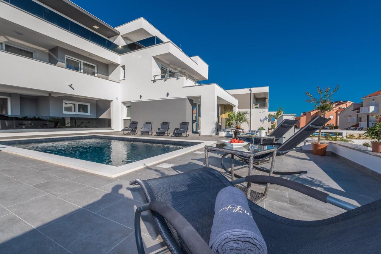 Villa Magnifica Apartments With Pool Novalja Buitenkant foto