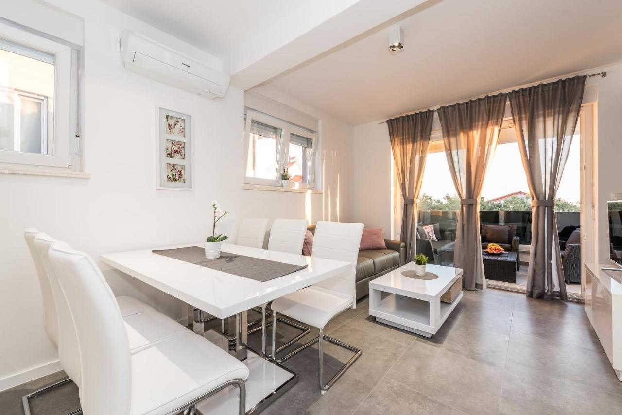 Villa Magnifica Apartments With Pool Novalja Buitenkant foto